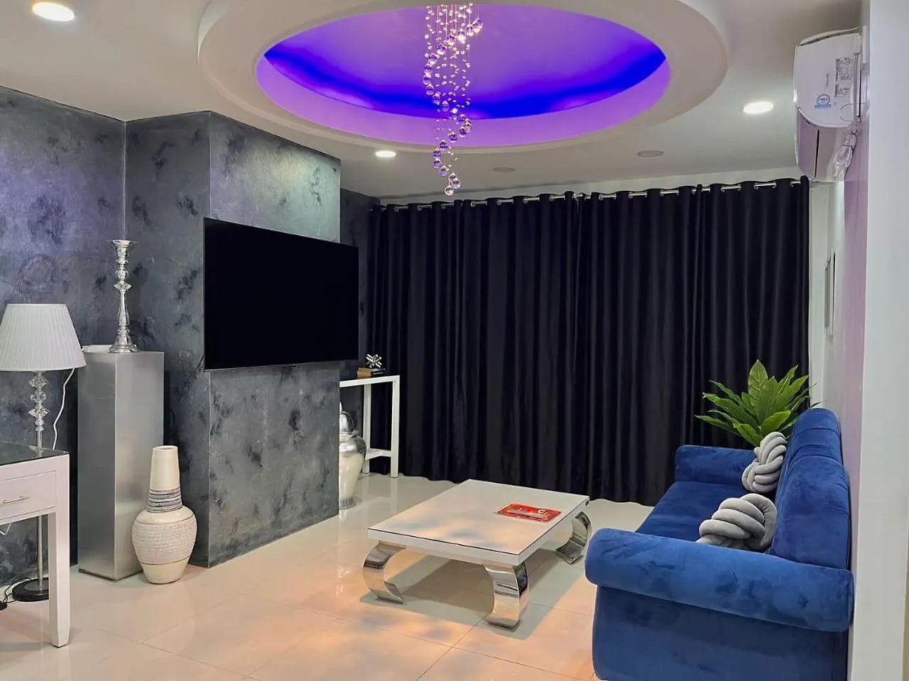 Spacious 2 bedroom. Home comfort + hotel amenities Ángeles Apartamento